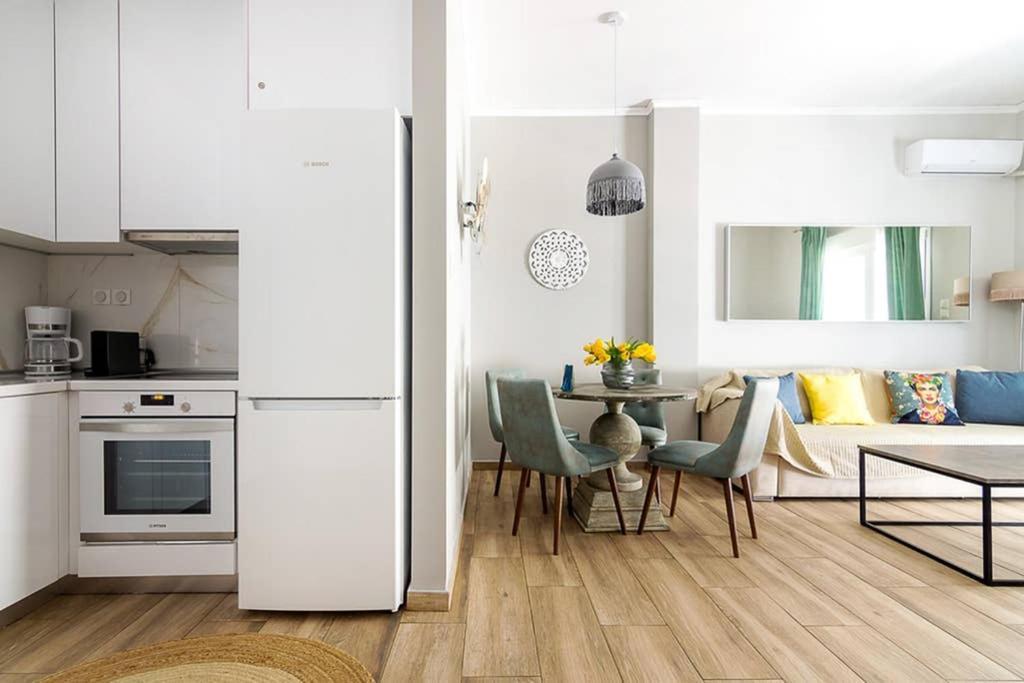 Bright Apartment For 6 Ppl In เอเธนส์ ภายนอก รูปภาพ
