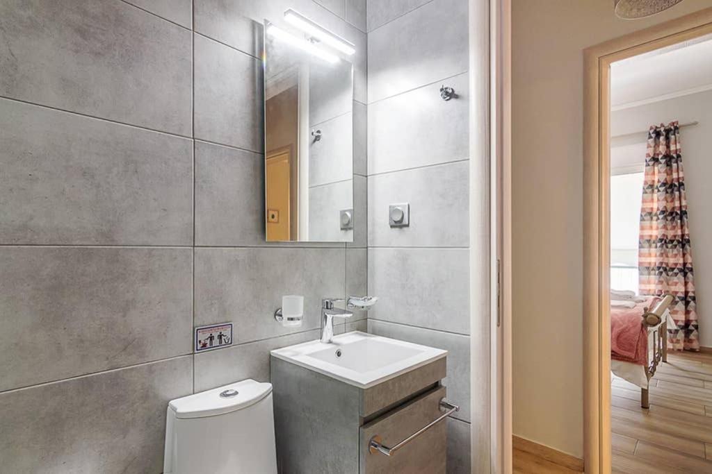 Bright Apartment For 6 Ppl In เอเธนส์ ภายนอก รูปภาพ