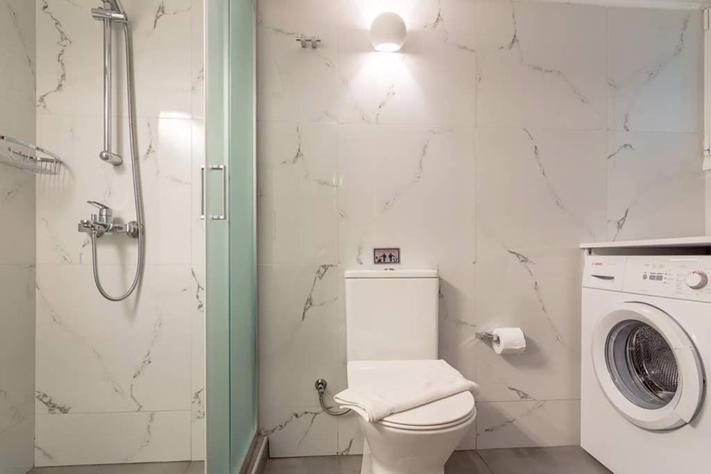 Bright Apartment For 6 Ppl In เอเธนส์ ภายนอก รูปภาพ