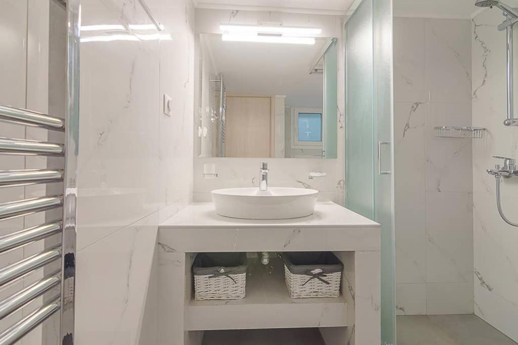 Bright Apartment For 6 Ppl In เอเธนส์ ภายนอก รูปภาพ